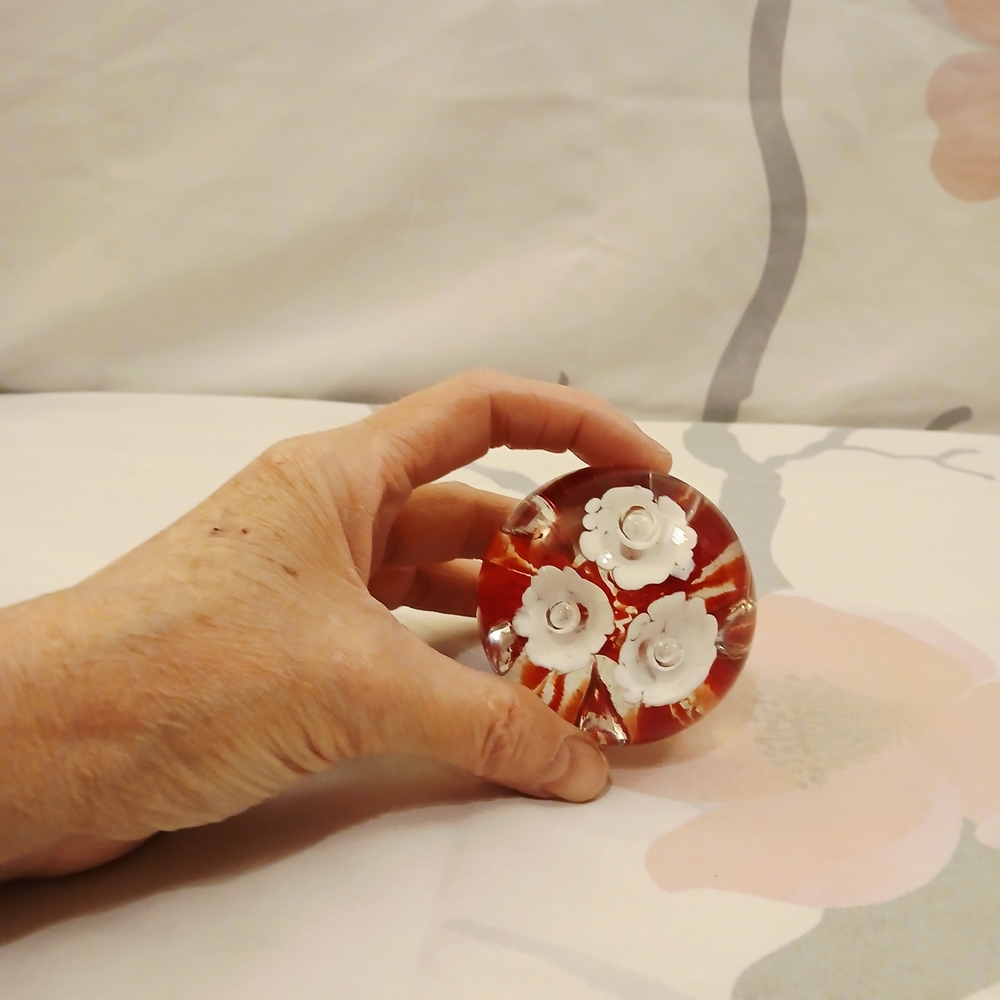 Elegant Red and White Floral Glass Art